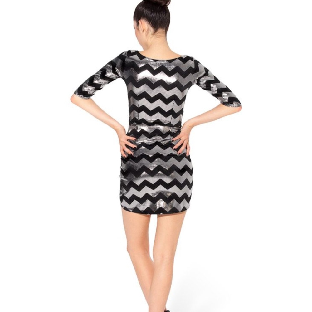 ZIG ZAG SILVER 3/4 SLEEVE DRESS Blackmilk - Picture 3 of 4